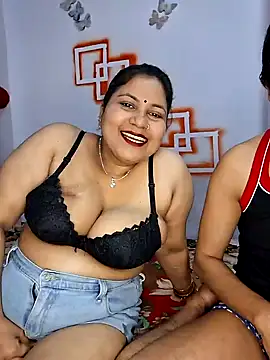 MOM-SUN-COUPLE online show from 3, 1, 2025