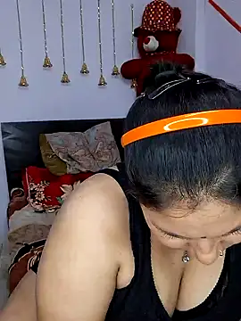 MOM-SUN-COUPLE online show from 30, 1, 2025