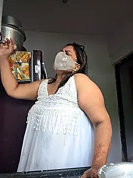 MOM-SUN-COUPLE online show from 5, 10, 2025