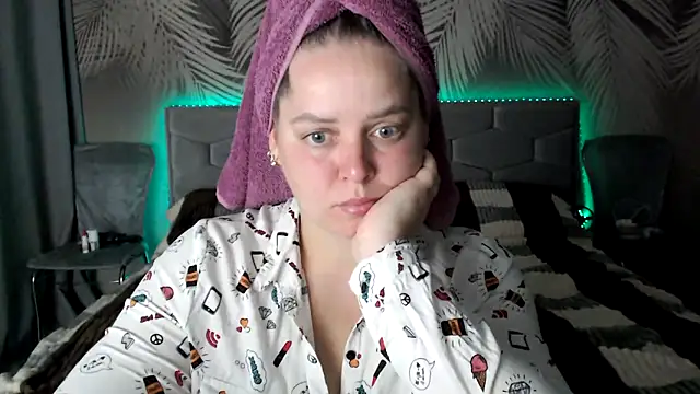 uliastar online show from 7, 10, 2025