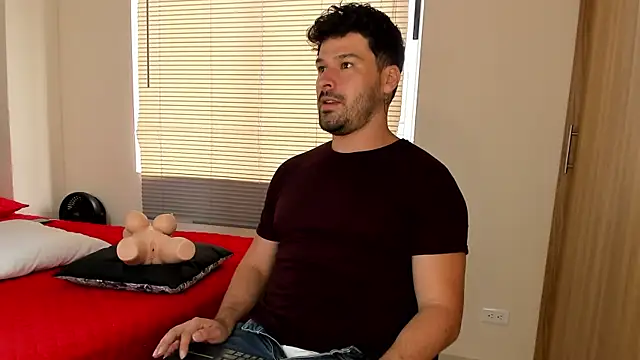alexman fuck online show from 30, 4, 2026