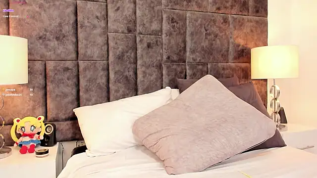 Snapshot of Petit-Rosse chatting on 17, 12, 2024 Petit-Rosse online show from 17, 12, 2024