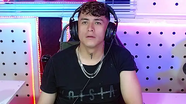 Snapshot of Darko0717 chatting on 1, 11, 2025 Darko0717 online show from 1, 11, 2025