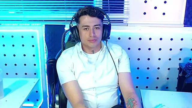 Snapshot of Darko0717 chatting on 13, 11, 2025 Darko0717 online show from 13, 11, 2025