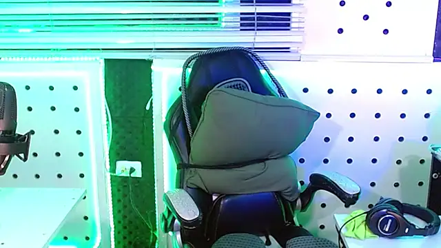 Snapshot of Darko0717 chatting on 24, 11, 2025 Darko0717 online show from 24, 11, 2025