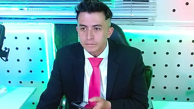 Snapshot of Darko0717 chatting on 17, 12, 2025 Darko0717 online show from 17, 12, 2025