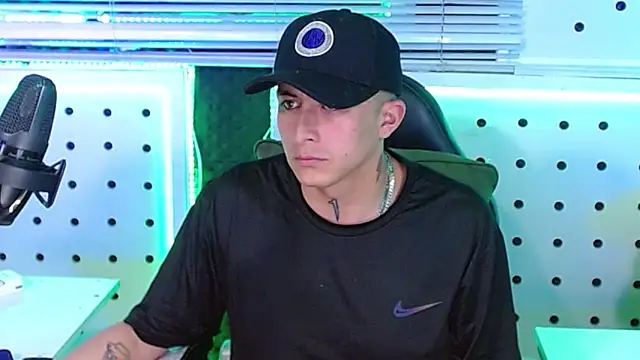 Snapshot of Darko0717 chatting on 18, 12, 2025 Darko0717 online show from 18, 12, 2025