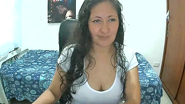 Snapshot of SenthiX chatting on 6, 4, 2026 SenthiX online show from 6, 4, 2026
