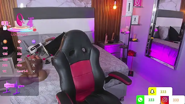 Snapshot of LIA_ROUX1 chatting on 18, 12, 2025 LIA ROUX1 online show from 18, 12, 2025