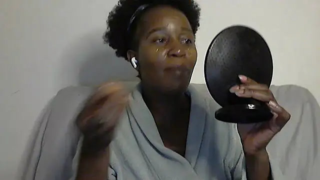 Snapshot of sluttylaura21 chatting on 17, 3, 2025 sluttylaura21 online show from 17, 3, 2025