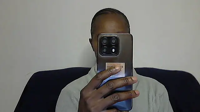 Snapshot of sluttylaura21 chatting on 21, 3, 2025 sluttylaura21 online show from 21, 3, 2025