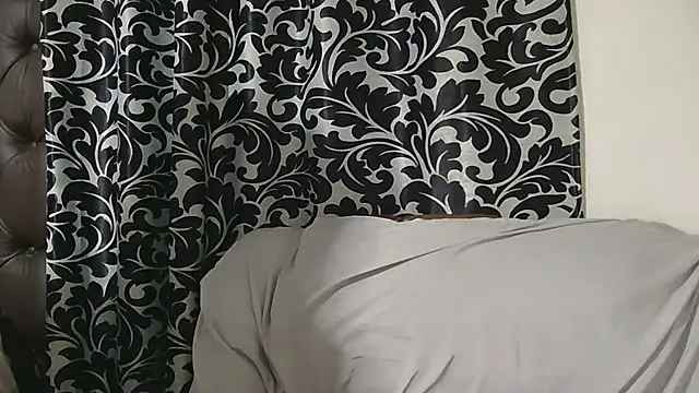 Snapshot of sluttylaura21 chatting on 9, 9, 2025 sluttylaura21 online show from 9, 9, 2025