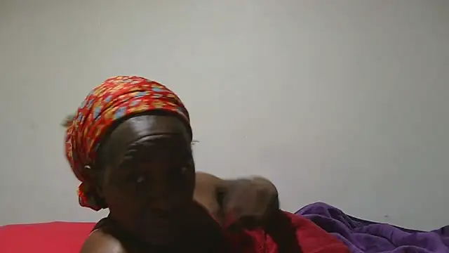 Snapshot of sluttylaura21 chatting on 15, 9, 2025 sluttylaura21 online show from 15, 9, 2025