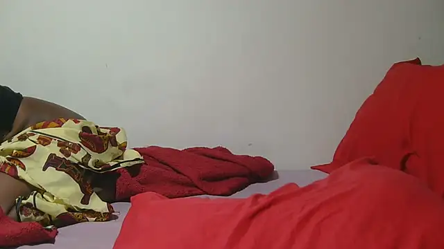 Snapshot of sluttylaura21 chatting on 17, 9, 2025 sluttylaura21 online show from 17, 9, 2025