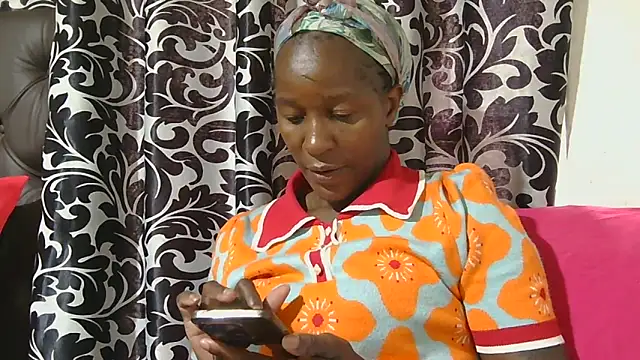 Snapshot of sluttylaura21 chatting on 20, 9, 2025 sluttylaura21 online show from 20, 9, 2025