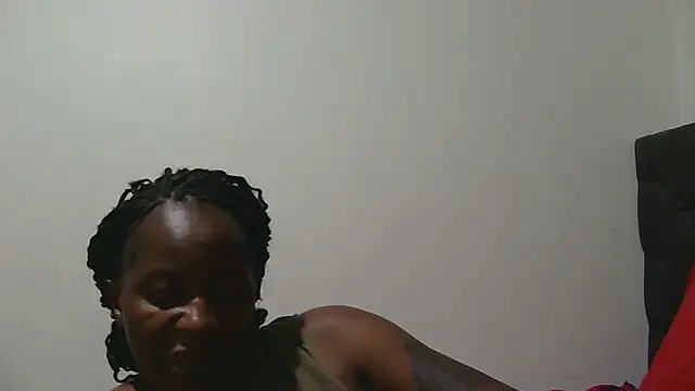 Snapshot of sluttylaura21 chatting on 28, 9, 2025 sluttylaura21 online show from 28, 9, 2025