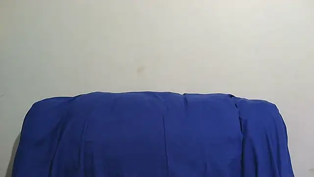 Snapshot of sluttylaura21 chatting on 29, 10, 2025 sluttylaura21 online show from 29, 10, 2025