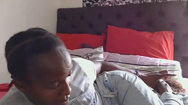 Snapshot of sluttylaura21 chatting on 5, 11, 2025 sluttylaura21 online show from 5, 11, 2025