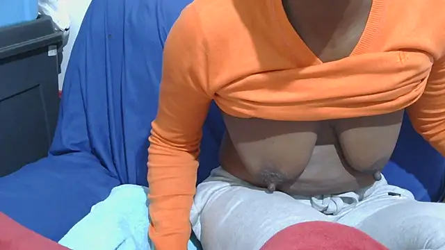 Snapshot of sluttylaura21 chatting on 8, 11, 2025 sluttylaura21 online show from 8, 11, 2025