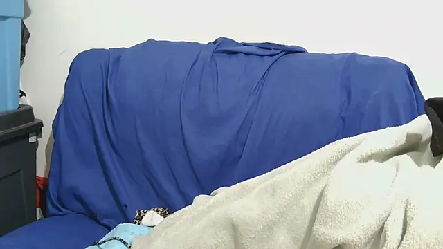 Snapshot of sluttylaura21 chatting on 11, 11, 2025 sluttylaura21 online show from 11, 11, 2025