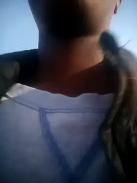 Snapshot of sluttylaura21 chatting on 28, 11, 2025 sluttylaura21 online show from 28, 11, 2025