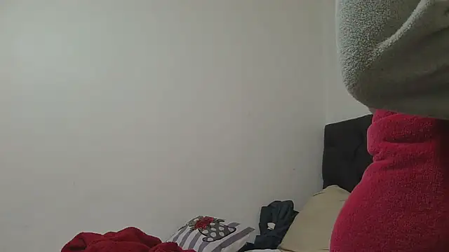 Snapshot of sluttylaura21 chatting on 14, 5, 2026 sluttylaura21 online show from 14, 5, 2026