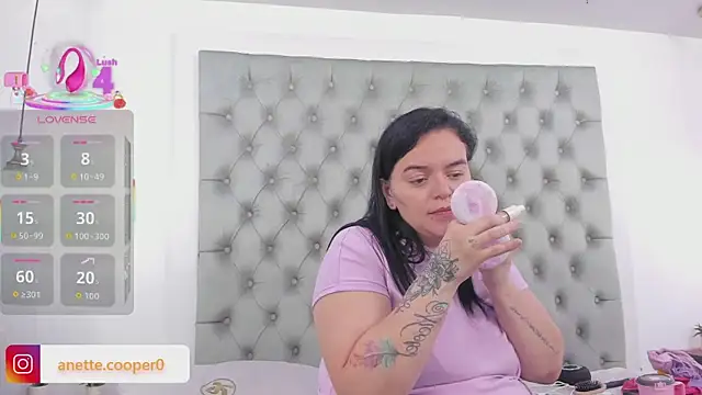 Snapshot of anette_cooper chatting on 18, 10, 2025 anette cooper online show from 18, 10, 2025