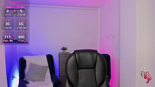 Snapshot of emilly_smith_1 chatting on 17, 10, 2025 emilly smith 1 online show from 17, 10, 2025