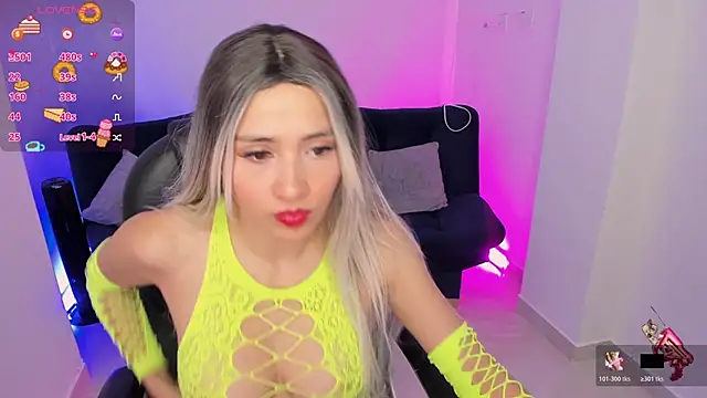 Snapshot of emilly_smith_1 chatting on 29, 11, 2025 emilly smith 1 online show from 29, 11, 2025