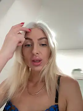 Snapshot of Mia_Roxie chatting on 13, 10, 2025 Mia Roxie online show from 13, 10, 2025