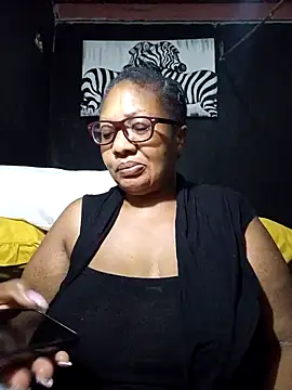 Snapshot of YELLOW_BONE chatting on 17, 1, 2025 YELLOW BONE online show from 17, 1, 2025