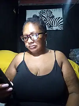 Snapshot of YELLOW_BONE chatting on 20, 1, 2025 YELLOW BONE online show from 20, 1, 2025