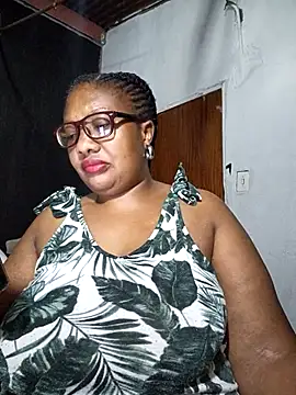 Snapshot of YELLOW_BONE chatting on 7, 3, 2025 YELLOW BONE online show from 7, 3, 2025