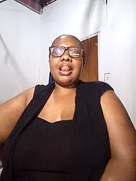 Snapshot of YELLOW_BONE chatting on 3, 10, 2025 YELLOW BONE online show from 3, 10, 2025