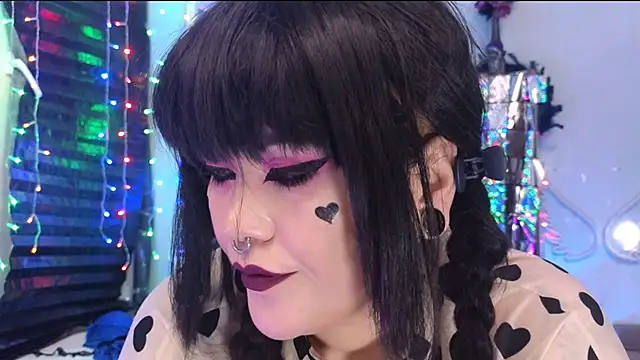 Snapshot of wickedxqueen chatting on 4, 3, 2025 wickedxqueen online show from 4, 3, 2025