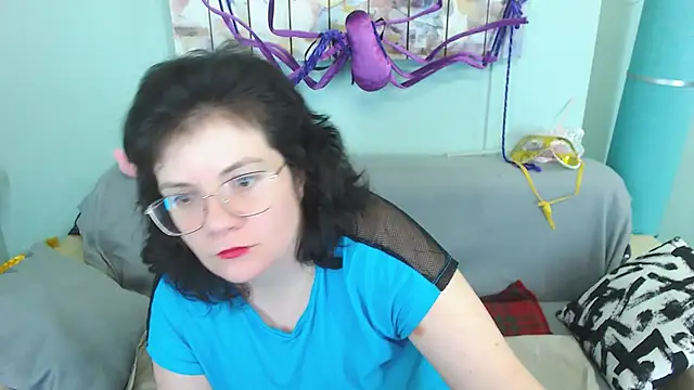 Snapshot of EverlyRays chatting on 6, 12, 2024 EverlyRays online show from 6, 12, 2024