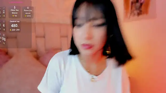 emma woods  online show from 10, 10, 2025