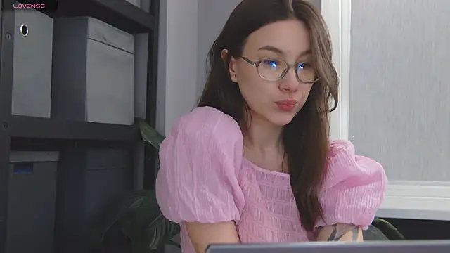 Marie Diaze online show from 10, 4, 2026