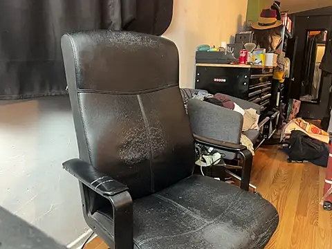 Snapshot of leanjamesdean chatting on 25, 11, 2025 leanjamesdean online show from 25, 11, 2025