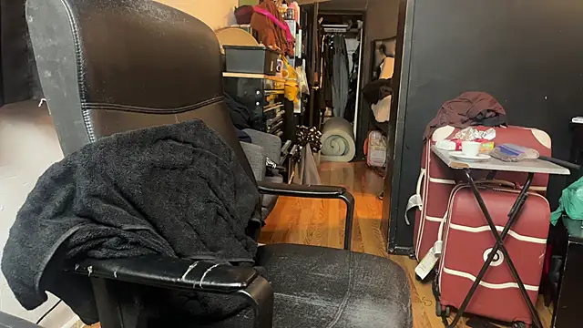 Snapshot of leanjamesdean chatting on 2, 12, 2025 leanjamesdean online show from 2, 12, 2025