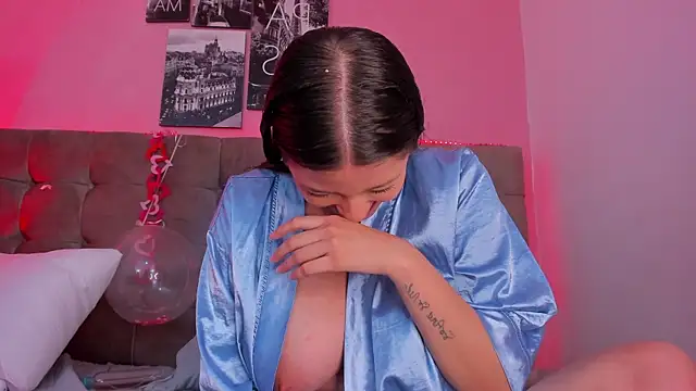 aleja cute  online show from 15, 2, 2025