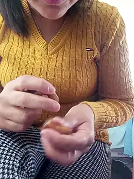 Snapshot of lolo890 chatting on 1, 12, 2025 lolo890 online show from 1, 12, 2025