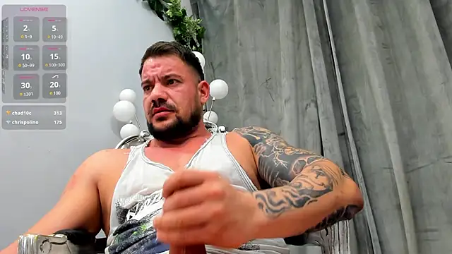 Snapshot of musclemonster31 chatting on 14, 2, 2025 musclemonster31 online show from 14, 2, 2025