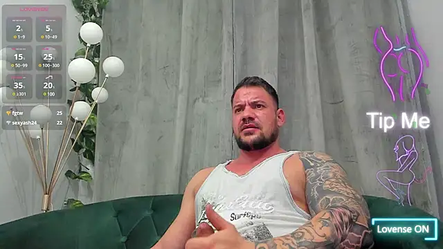 Snapshot of musclemonster31 chatting on 1, 3, 2025 musclemonster31 online show from 1, 3, 2025