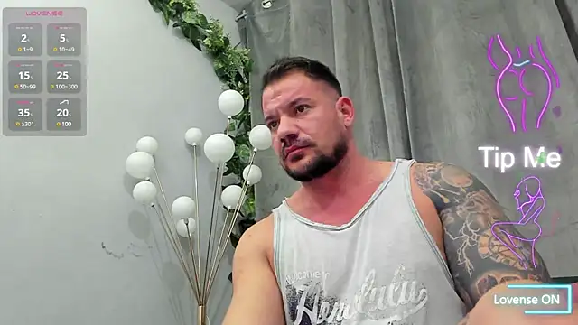 Snapshot of musclemonster31 chatting on 8, 3, 2025 musclemonster31 online show from 8, 3, 2025