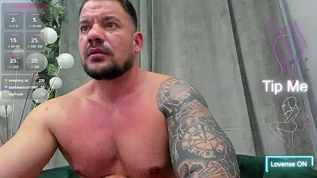 Snapshot of musclemonster31 chatting on 8, 3, 2025 musclemonster31 online show from 8, 3, 2025