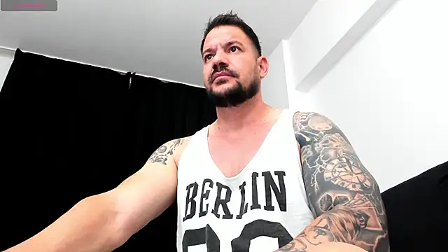 Snapshot of musclemonster31 chatting on 28, 9, 2025 musclemonster31 online show from 28, 9, 2025