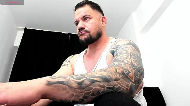 Snapshot of musclemonster31 chatting on 4, 10, 2025 musclemonster31 online show from 4, 10, 2025