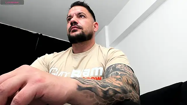 Snapshot of musclemonster31 chatting on 16, 10, 2025 musclemonster31 online show from 16, 10, 2025