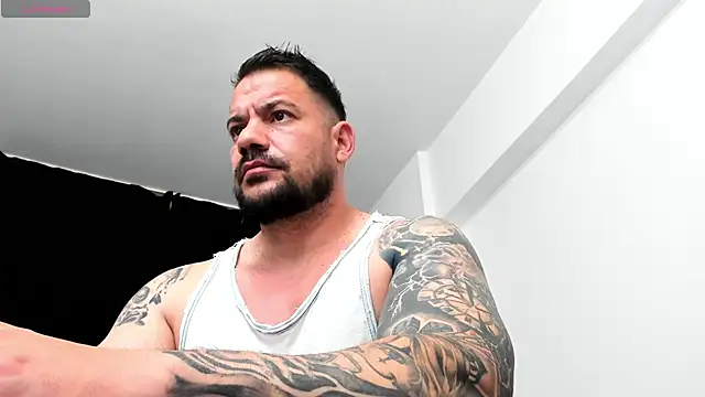 Snapshot of musclemonster31 chatting on 19, 10, 2025 musclemonster31 online show from 19, 10, 2025